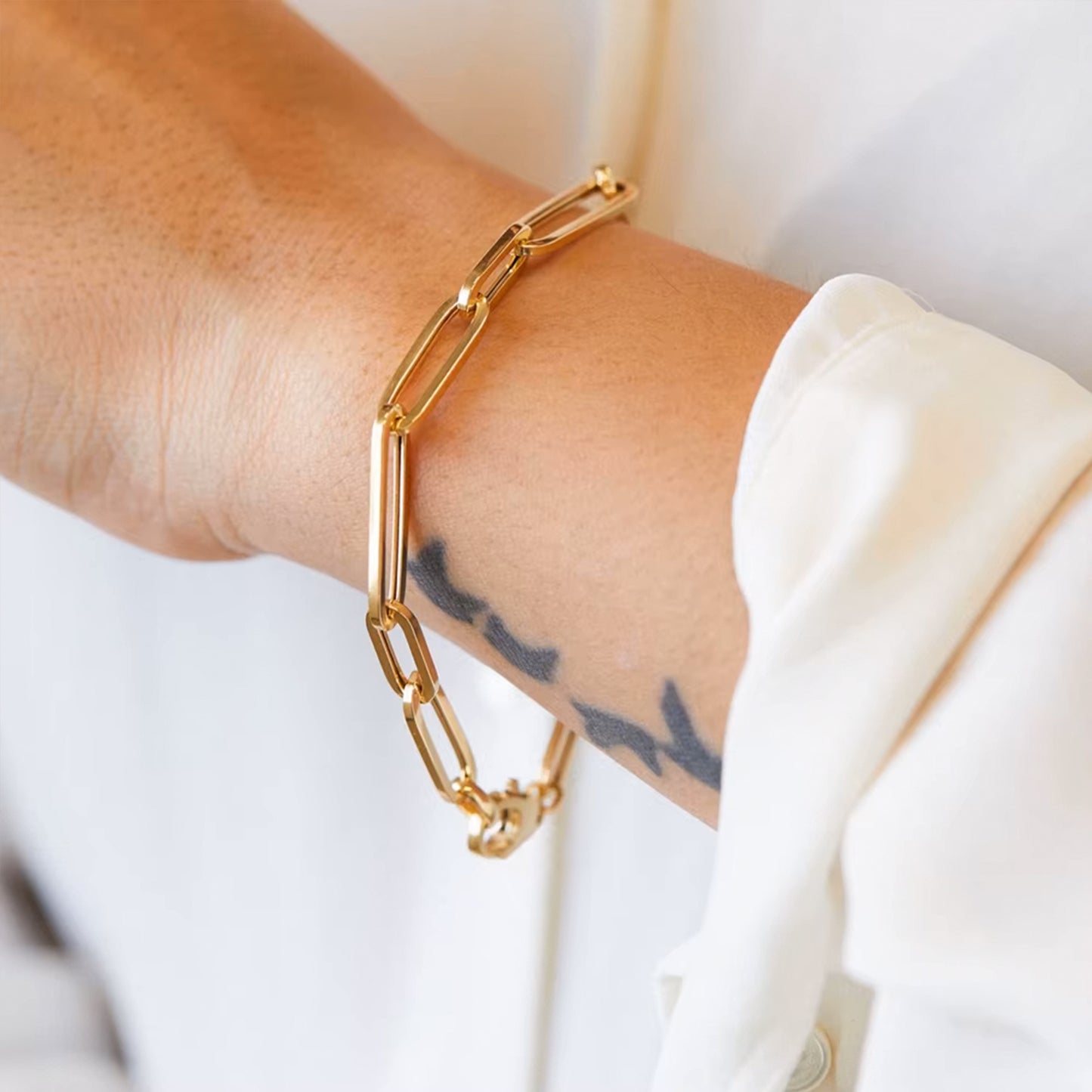 LIVIA Chain Armband