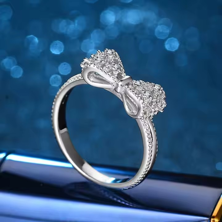 LIVIA Loop Ring